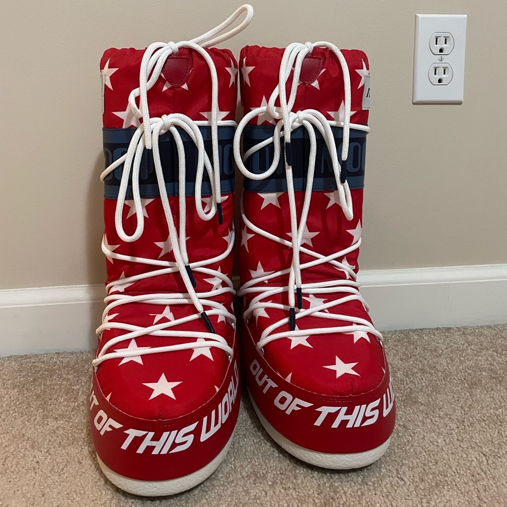 BRAND NEW Moon boots Iconic Retrobiker star print boots